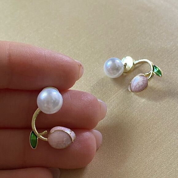 Vintage style tulip stud earrings M29 - Picture 4 of 5